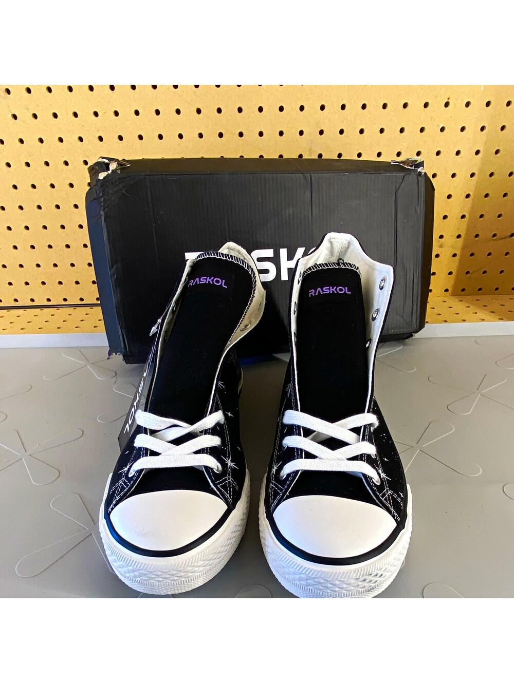 RASKOL All Pain Shoe Men's High Top Lace-Up Sneakers Black/White/Purple Print